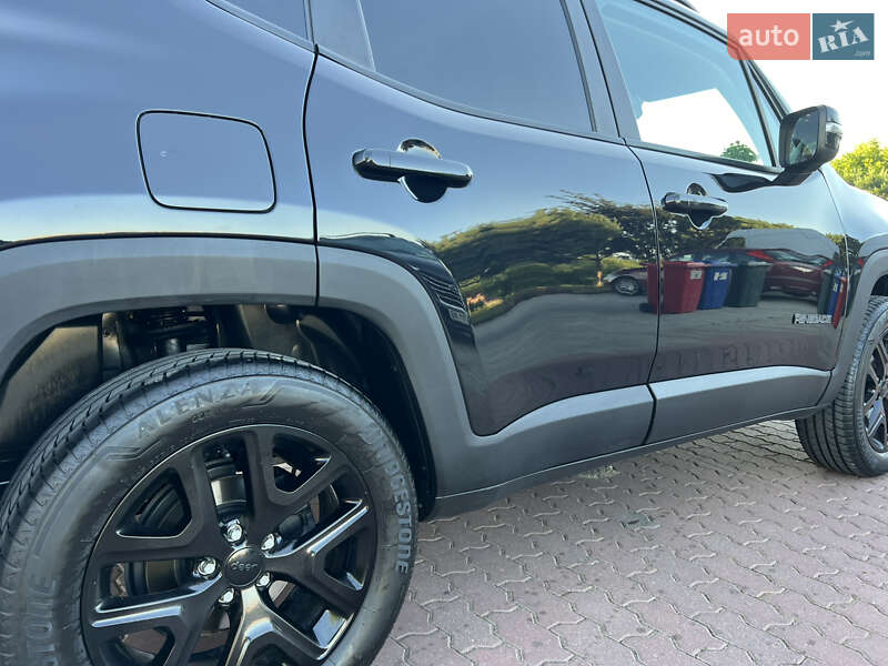 Позашляховик / Кросовер Jeep Renegade 2016 в Чернівцях