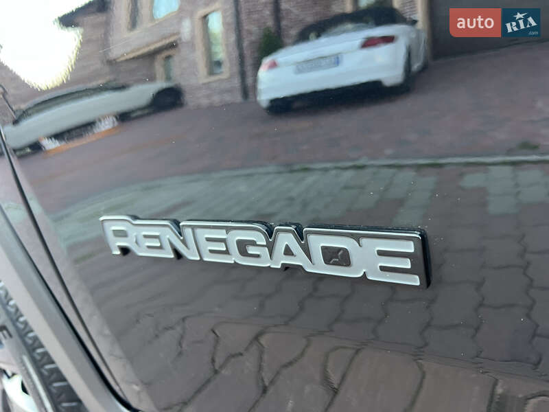 Позашляховик / Кросовер Jeep Renegade 2016 в Чернівцях