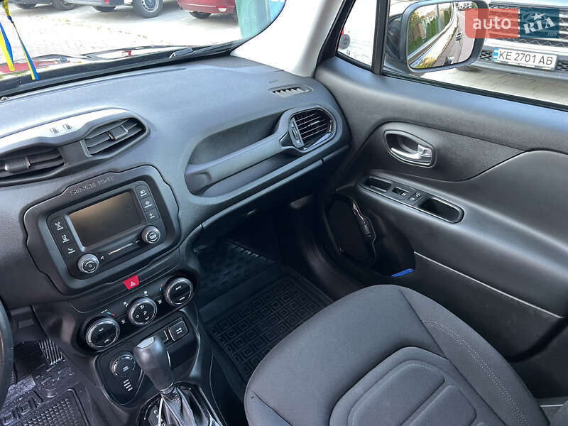 Позашляховик / Кросовер Jeep Renegade 2016 в Чернівцях