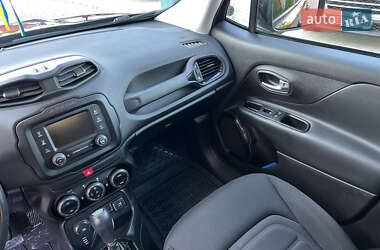 Внедорожник / Кроссовер Jeep Renegade 2016 в 