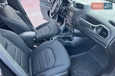 Внедорожник / Кроссовер Jeep Renegade 2016 в 
