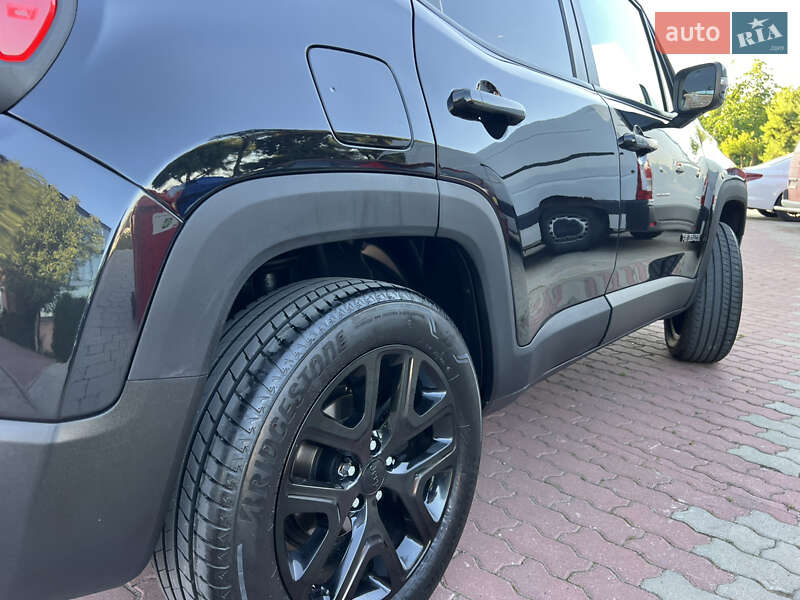 Позашляховик / Кросовер Jeep Renegade 2016 в Чернівцях