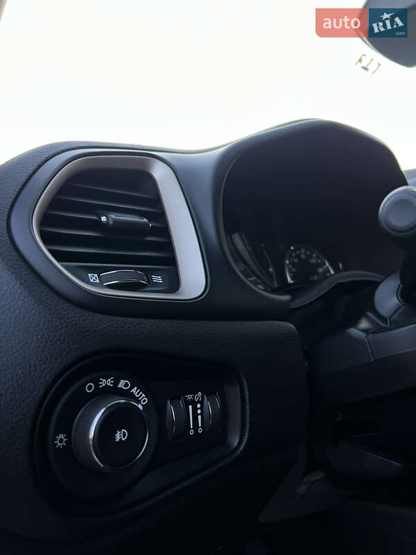 Внедорожник / Кроссовер Jeep Renegade 2016 в Киеве