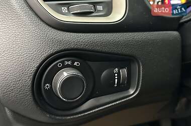 Позашляховик / Кросовер Jeep Renegade 2016 в 