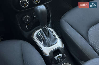 Позашляховик / Кросовер Jeep Renegade 2017 в 