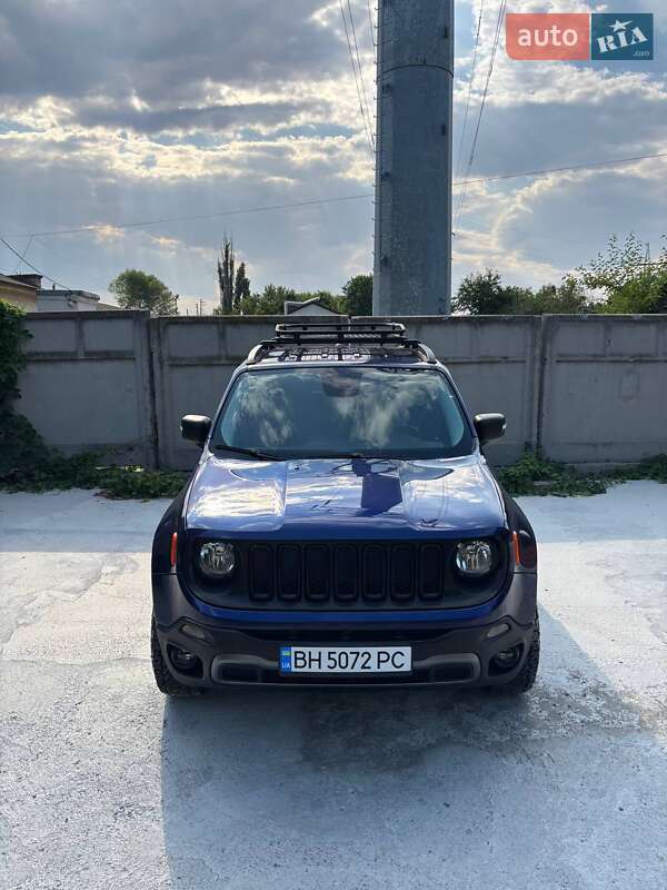 Внедорожник / Кроссовер Jeep Renegade 2016 в 