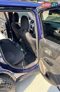 Внедорожник / Кроссовер Jeep Renegade 2016 в 