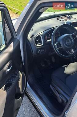 Позашляховик / Кросовер Jeep Renegade 2015 в 