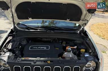 Внедорожник / Кроссовер Jeep Renegade 2016 в 