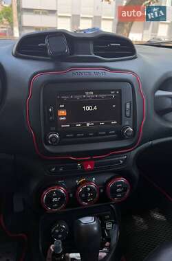 Внедорожник / Кроссовер Jeep Renegade 2016 в 