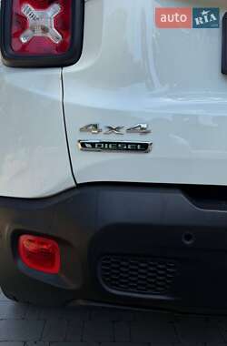Внедорожник / Кроссовер Jeep Renegade 2016 в 