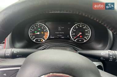 Внедорожник / Кроссовер Jeep Renegade 2016 в 