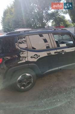 Внедорожник / Кроссовер Jeep Renegade 2015 в 