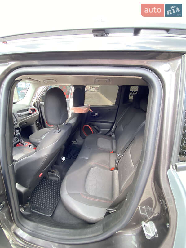 Внедорожник / Кроссовер Jeep Renegade 2016 в Ивано-Франковске