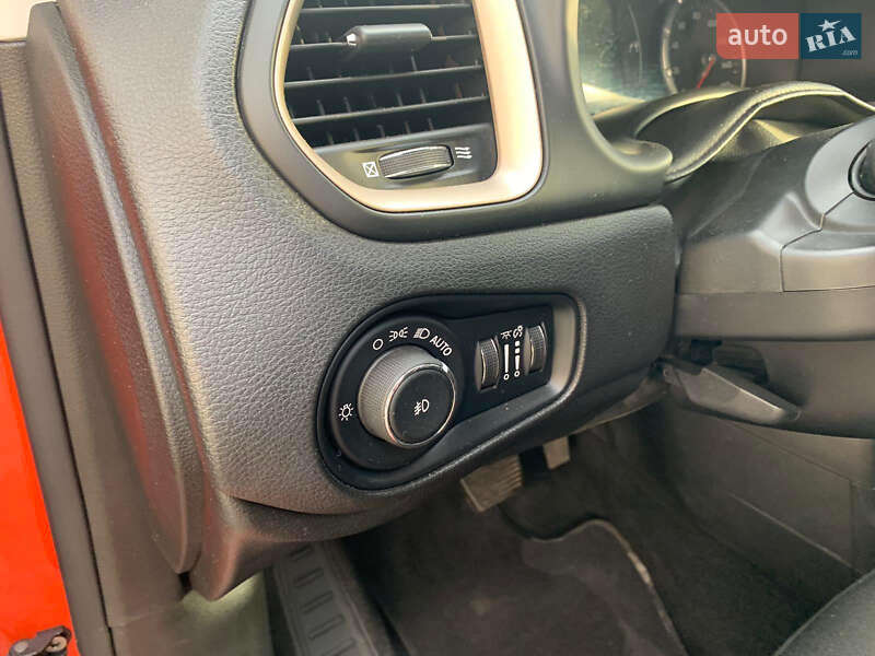 Внедорожник / Кроссовер Jeep Renegade 2015 в Васильковке фото 12 Внедорожник / Кроссовер Jeep Renegade 2015 в Васильковке