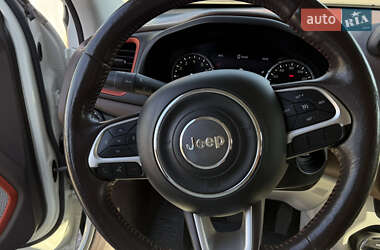 Внедорожник / Кроссовер Jeep Renegade 2015 в 