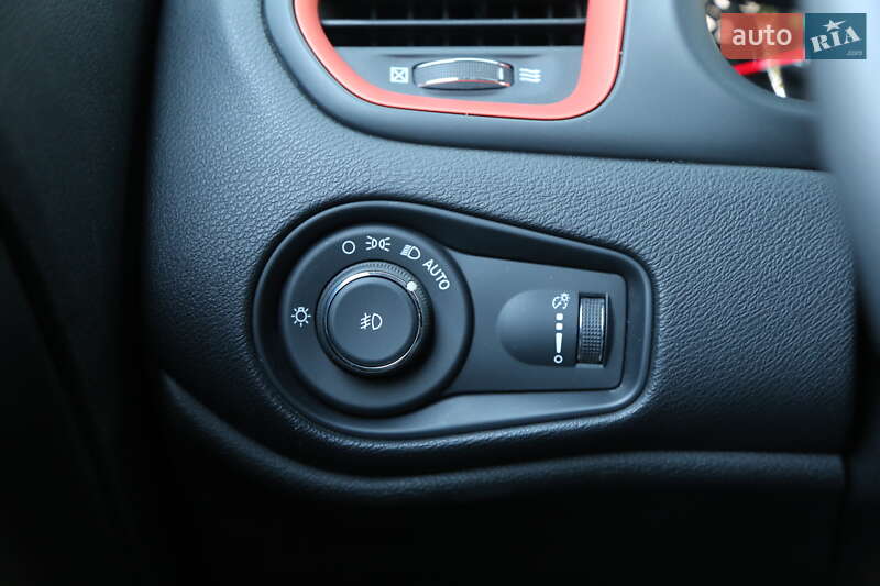 Внедорожник / Кроссовер Jeep Renegade 2020 в Киеве