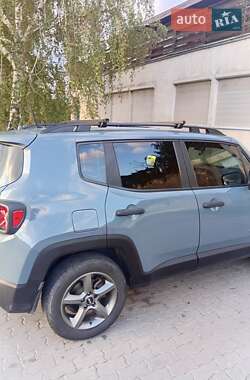 Внедорожник / Кроссовер Jeep Renegade 2017 в 