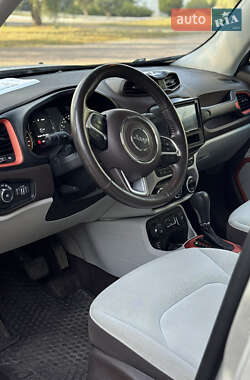 Внедорожник / Кроссовер Jeep Renegade 2016 в 