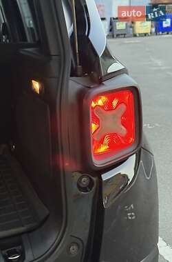Позашляховик / Кросовер Jeep Renegade 2015 в Львові