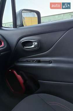 Позашляховик / Кросовер Jeep Renegade 2015 в Львові