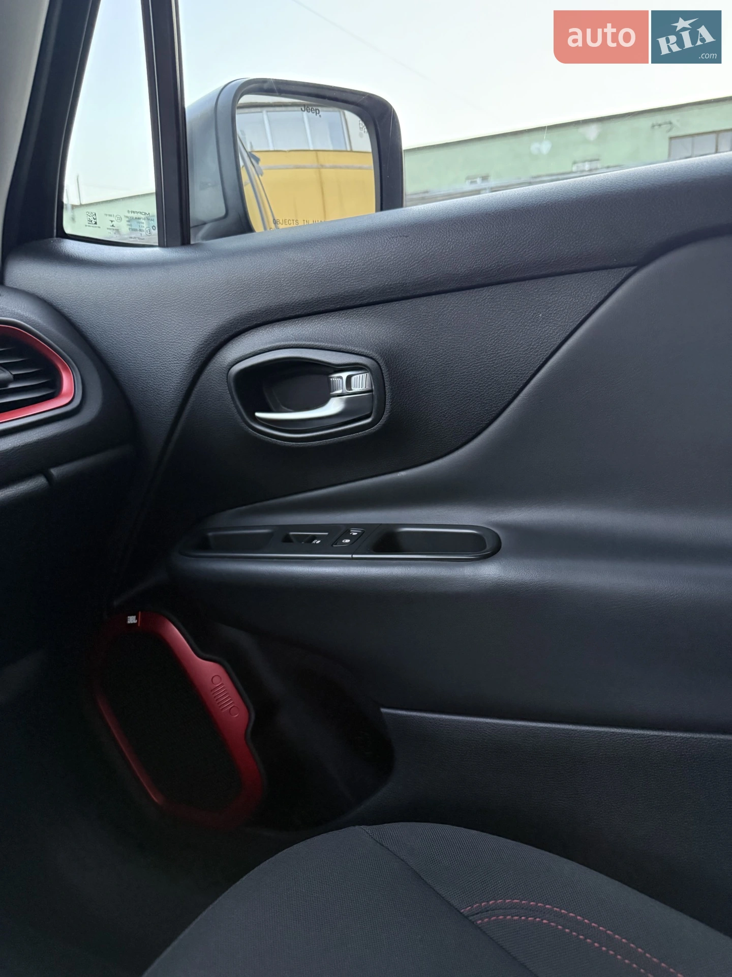 2015 Jeep Renegade - мініатюра 28
