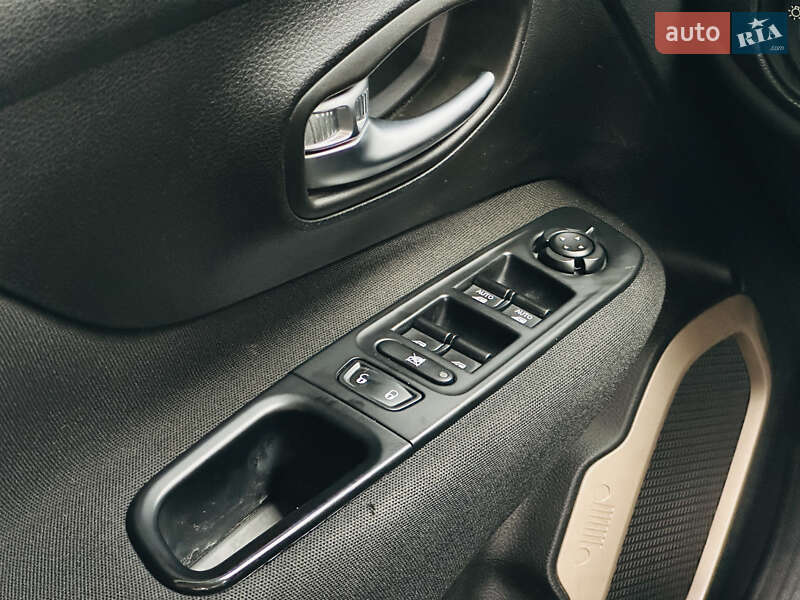 Позашляховик / Кросовер Jeep Renegade 2015 в Харкові фото 32 Позашляховик / Кросовер Jeep Renegade 2015 в Харкові