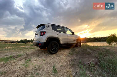 Внедорожник / Кроссовер Jeep Renegade 2016 в Киеве