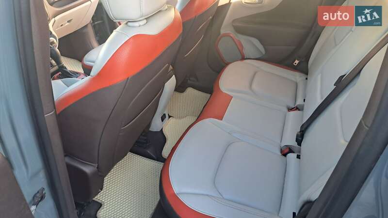 Позашляховик / Кросовер Jeep Renegade 2017 в Києві