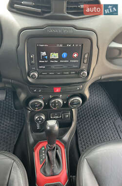Внедорожник / Кроссовер Jeep Renegade 2016 в 