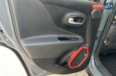 Внедорожник / Кроссовер Jeep Renegade 2016 в 