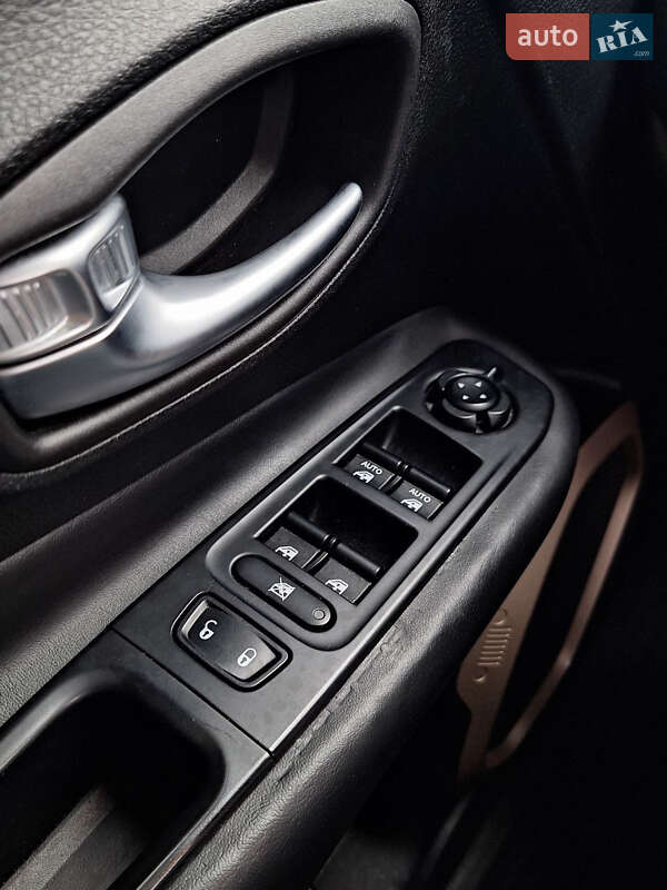 Позашляховик / Кросовер Jeep Renegade 2015 в Києві