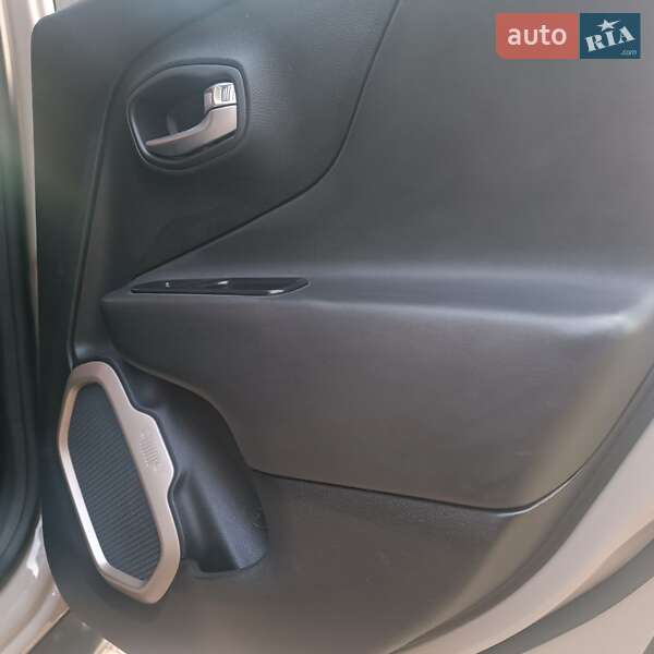 Позашляховик / Кросовер Jeep Renegade 2016 в Запоріжжі