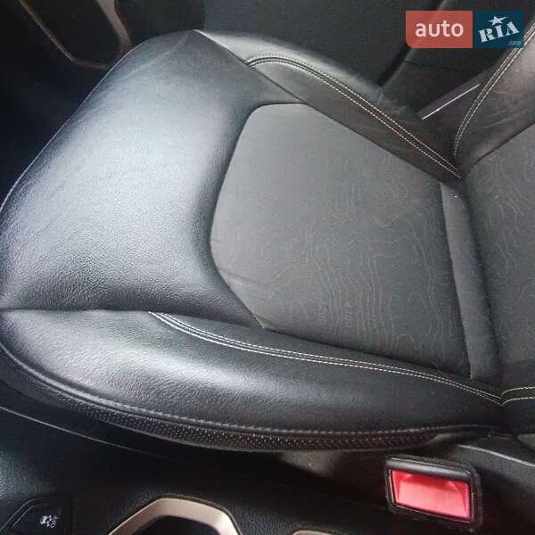 Позашляховик / Кросовер Jeep Renegade 2016 в Запоріжжі