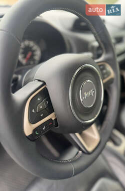 Внедорожник / Кроссовер Jeep Renegade 2016 в 