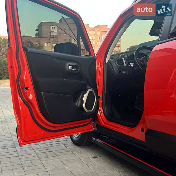Внедорожник / Кроссовер Jeep Renegade 2015 в Черкассах