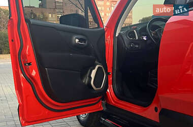 Внедорожник / Кроссовер Jeep Renegade 2015 в 