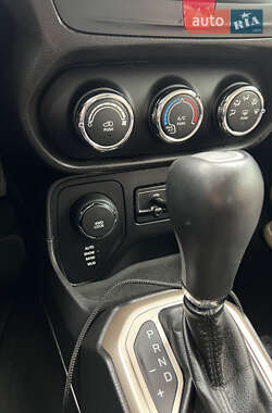 Внедорожник / Кроссовер Jeep Renegade 2016 в 