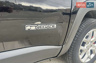 Внедорожник / Кроссовер Jeep Renegade 2016 в 