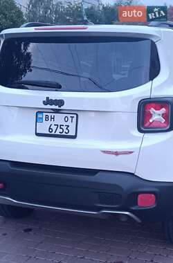 Внедорожник / Кроссовер Jeep Renegade 2016 в 