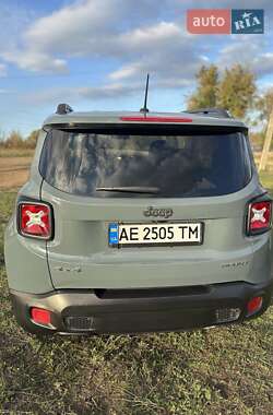 Внедорожник / Кроссовер Jeep Renegade 2016 в 