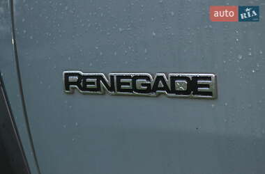 Внедорожник / Кроссовер Jeep Renegade 2016 в 