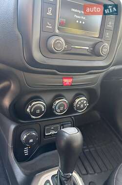 Внедорожник / Кроссовер Jeep Renegade 2016 в 