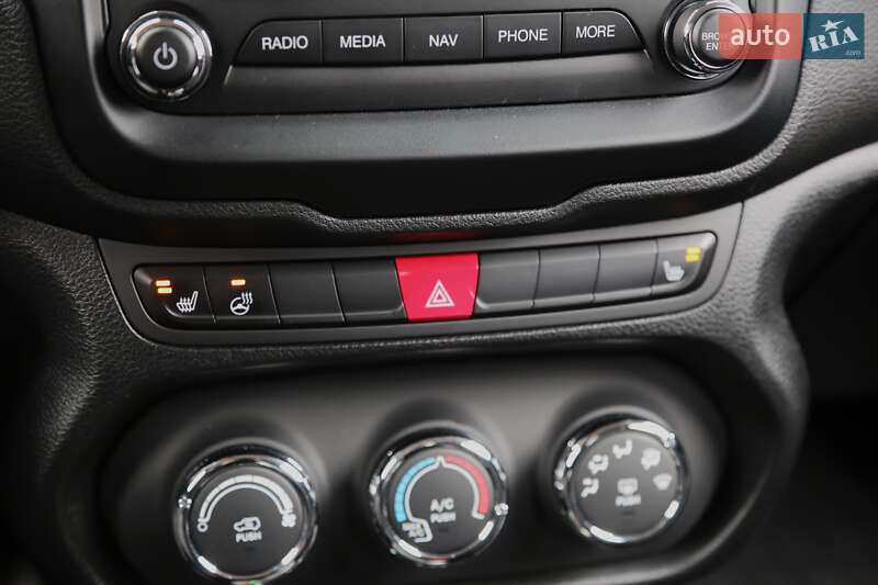 Внедорожник / Кроссовер Jeep Renegade 2015 в Киеве