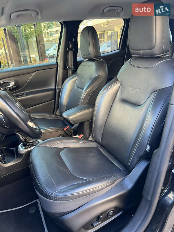 Позашляховик / Кросовер Jeep Renegade 2016 в Києві