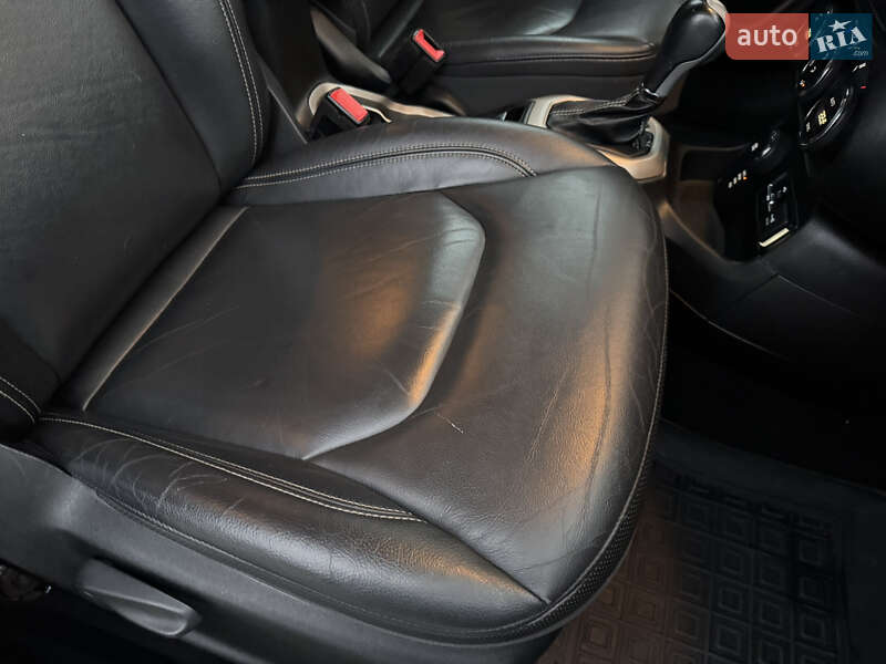 Внедорожник / Кроссовер Jeep Renegade 2016 в Киеве