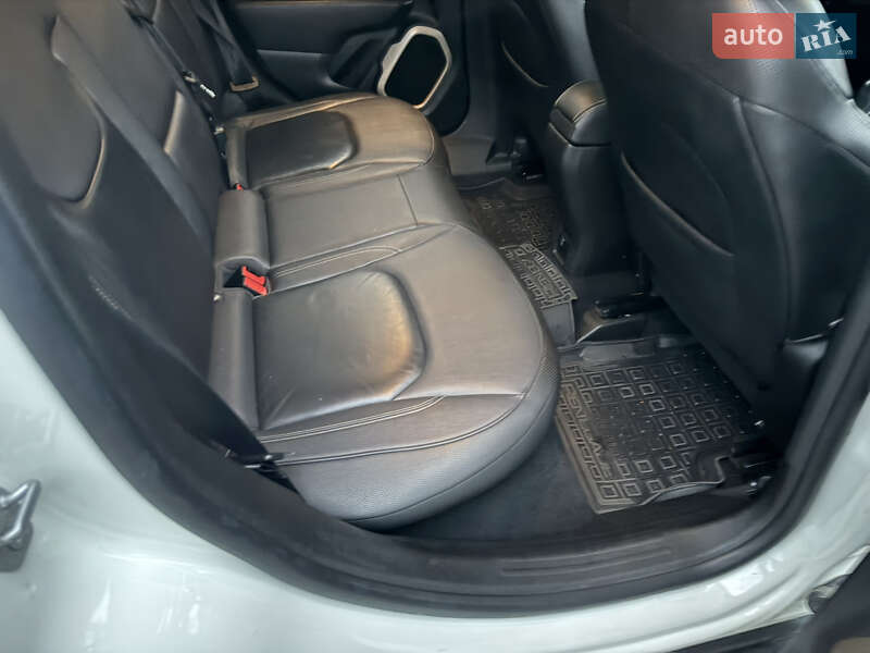 Внедорожник / Кроссовер Jeep Renegade 2016 в Киеве