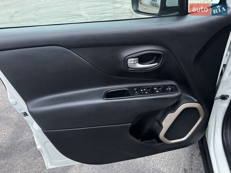 Внедорожник / Кроссовер Jeep Renegade 2016 в Киеве