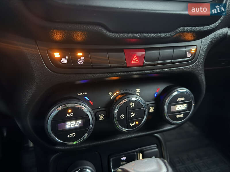 Внедорожник / Кроссовер Jeep Renegade 2016 в Киеве