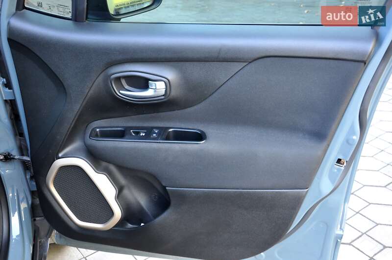 Позашляховик / Кросовер Jeep Renegade 2017 в Львові